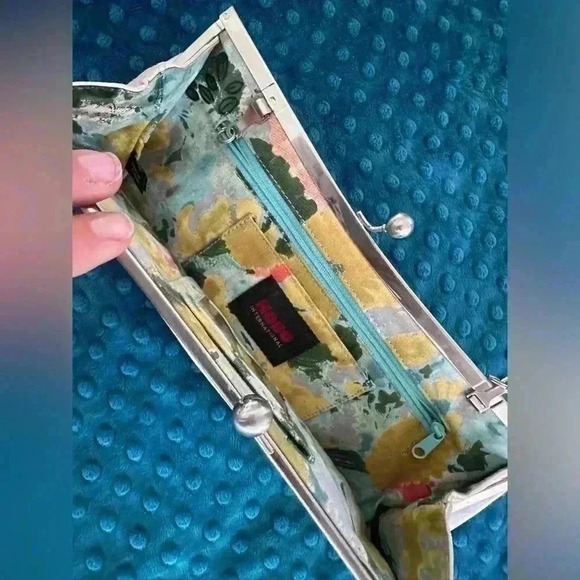 Hobo Off-White Clutch Purse with Floral Interior 12” 2010 Date formal classic - Picture 3 of 12